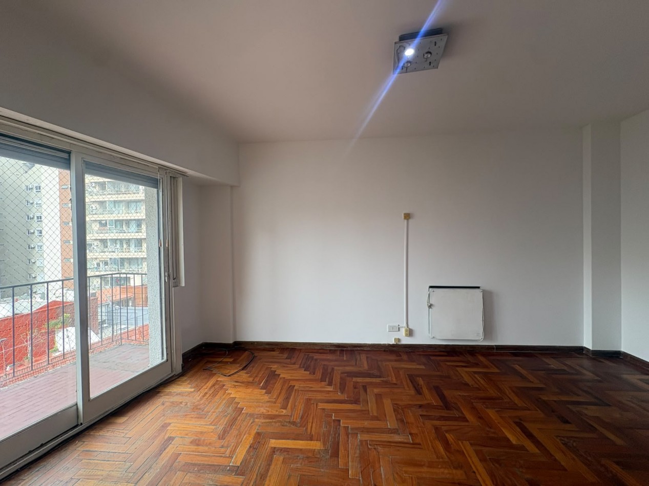 Departamento de 2 ambientes con balcon - Muy luminoso