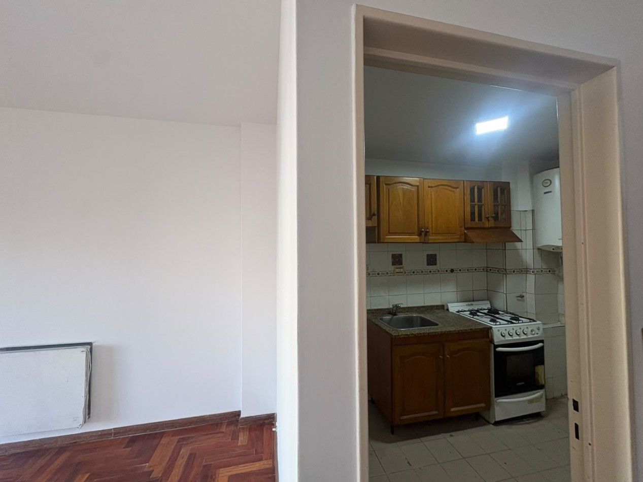 Departamento de 2 ambientes con balcon - Muy luminoso