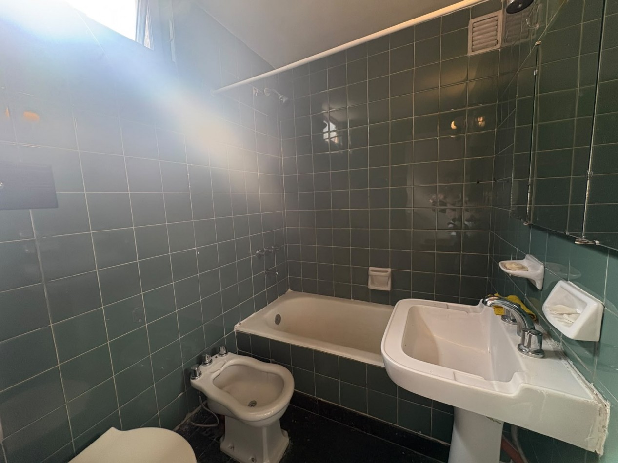 Departamento de 2 ambientes y medio 8vo Piso al contrafrente 