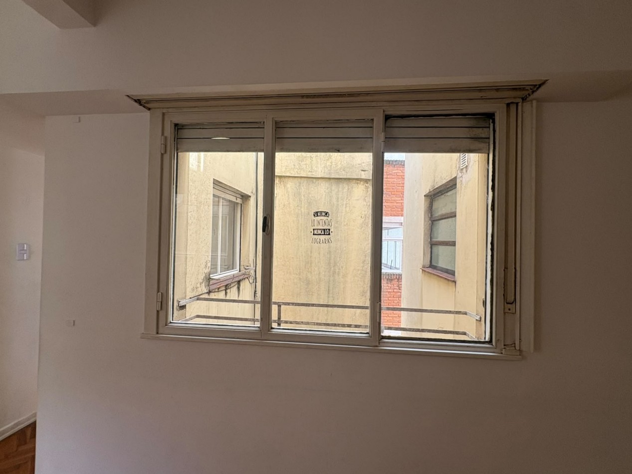 Departamento de 2 ambientes y medio 8vo Piso al contrafrente 