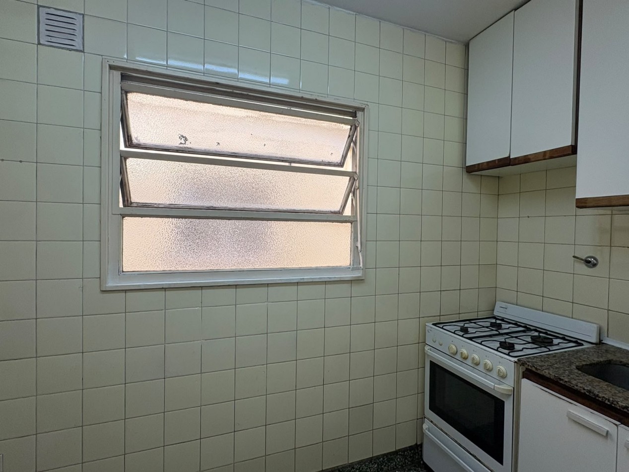 Departamento de 2 ambientes y medio 8vo Piso al contrafrente 