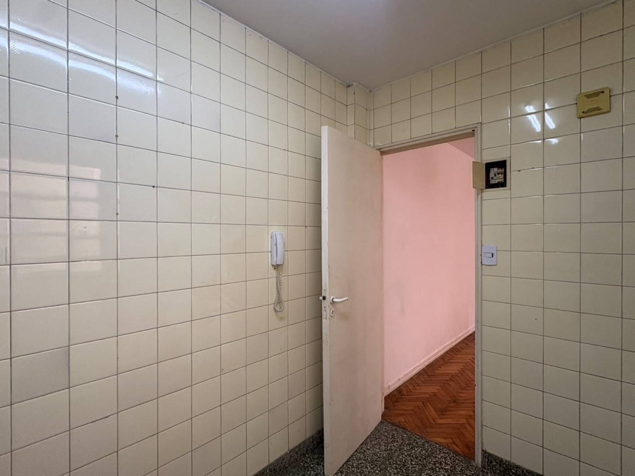 Departamento de 2 ambientes y medio 8vo Piso al contrafrente 