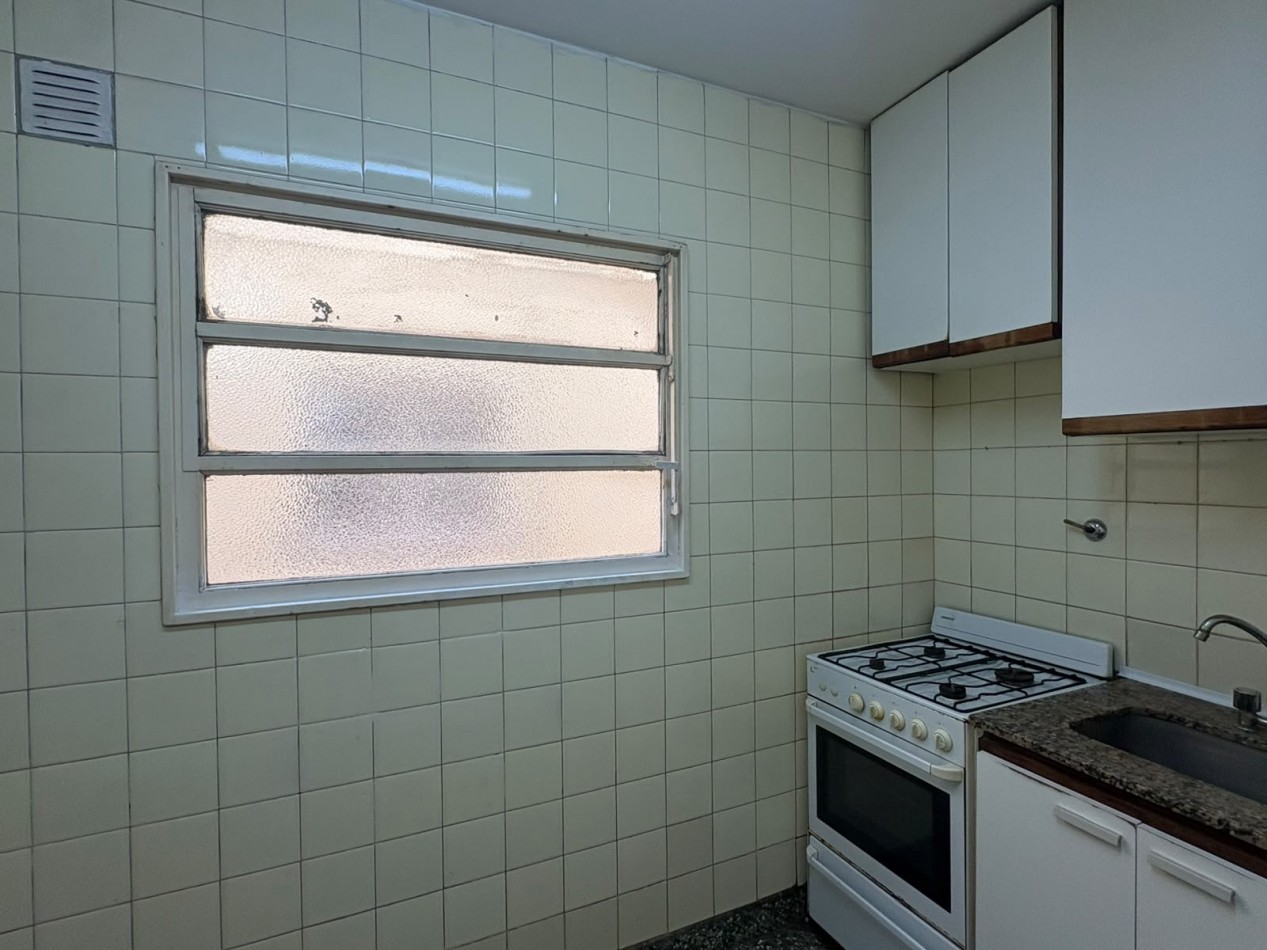 Departamento de 2 ambientes y medio 8vo Piso al contrafrente 
