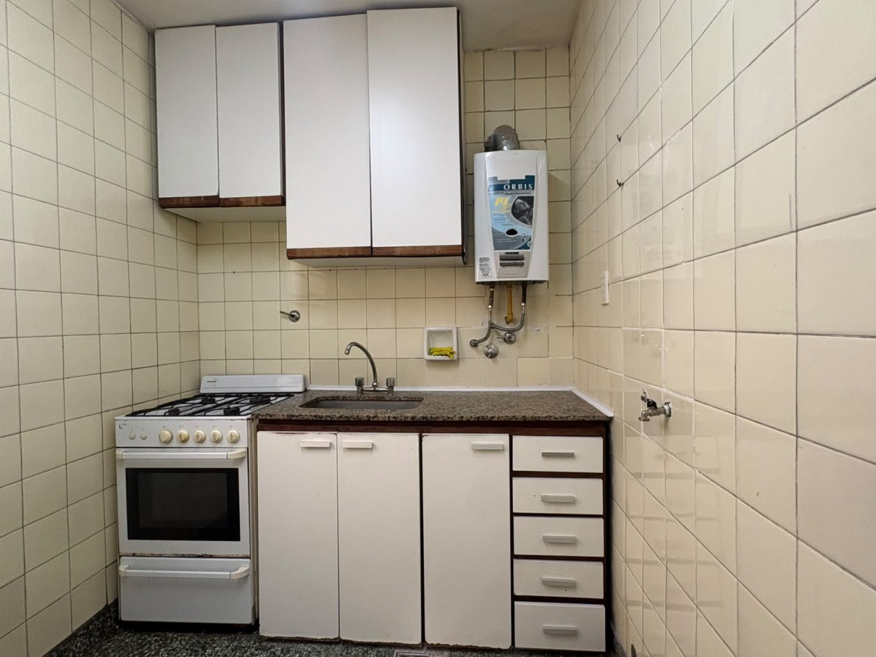 Departamento de 2 ambientes y medio 8vo Piso al contrafrente 