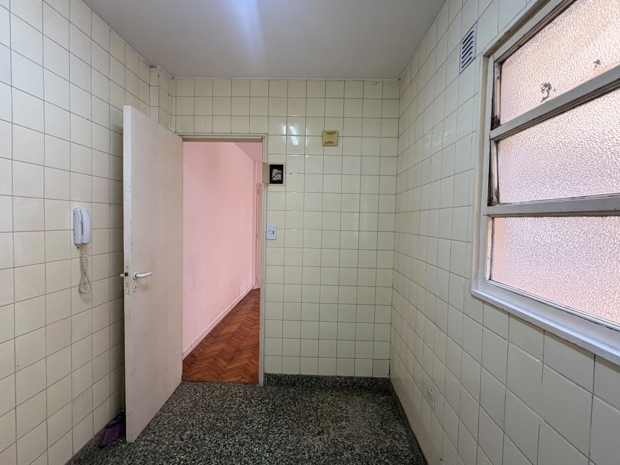 Departamento de 2 ambientes y medio 8vo Piso al contrafrente 