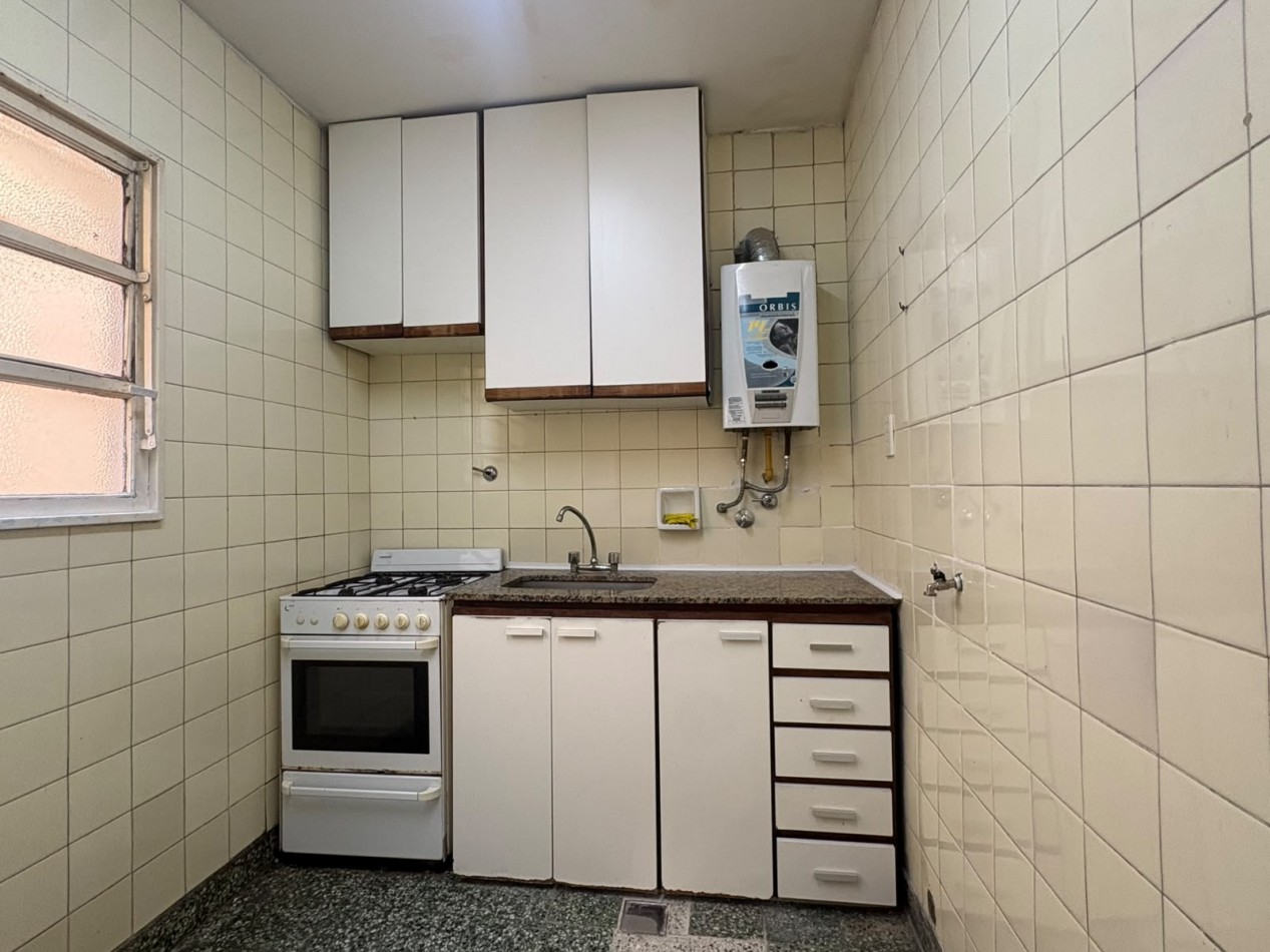 Departamento de 2 ambientes y medio 8vo Piso al contrafrente 