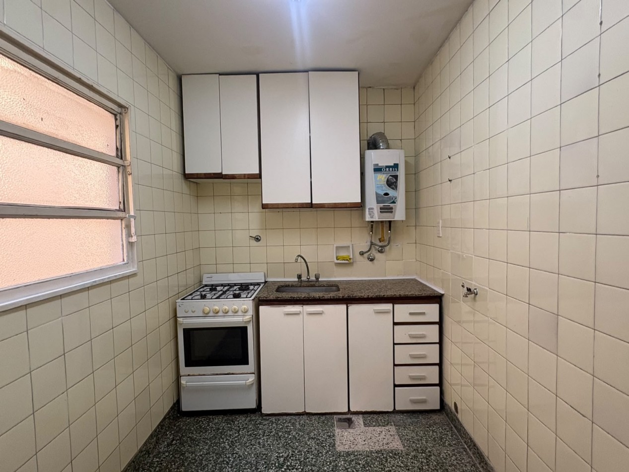 Departamento de 2 ambientes y medio 8vo Piso al contrafrente 