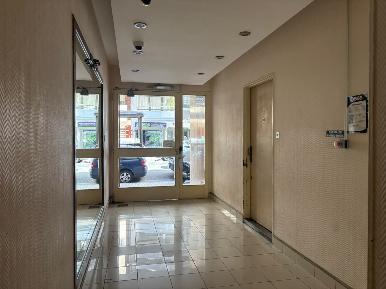 Departamento de 2 ambientes y medio 8vo Piso al contrafrente 