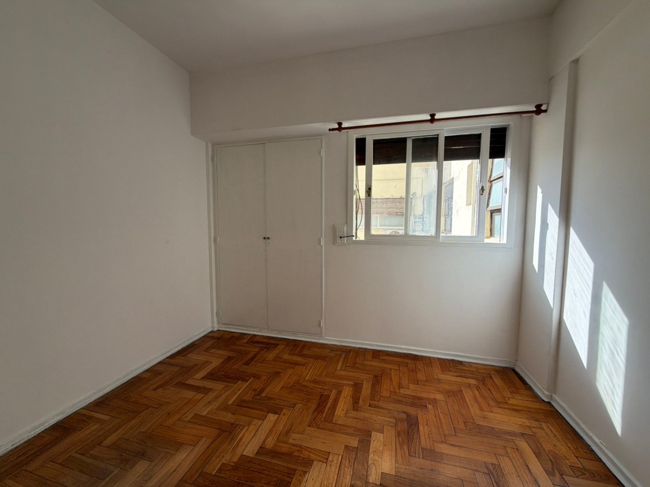 2 ambientes amplios al frente con balcon 