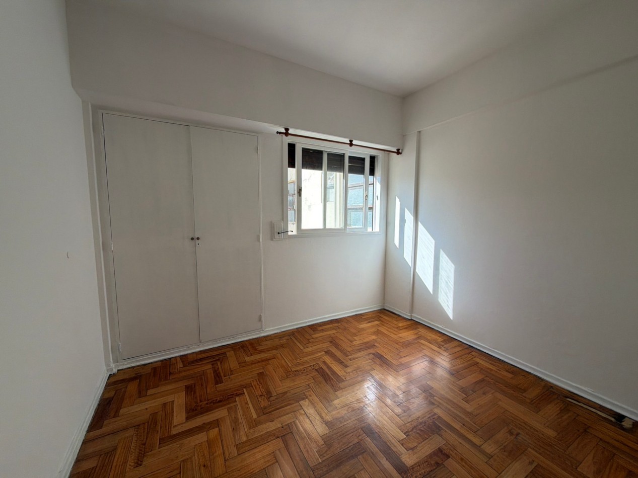 2 ambientes amplios al frente con balcon 