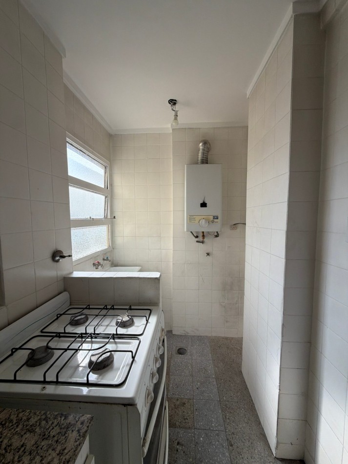 2 ambientes amplios al frente con balcon 