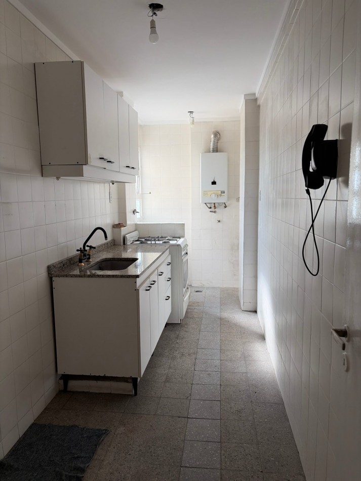 2 ambientes amplios al frente con balcon 