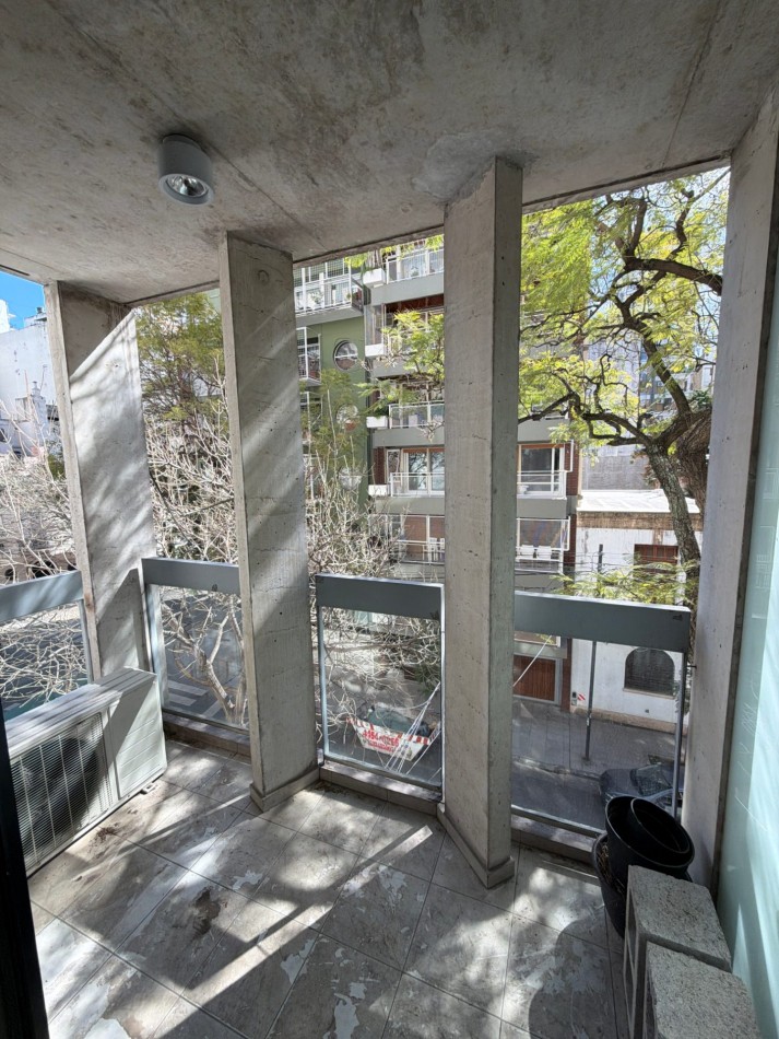 Monoambiente al frente con balcon 
