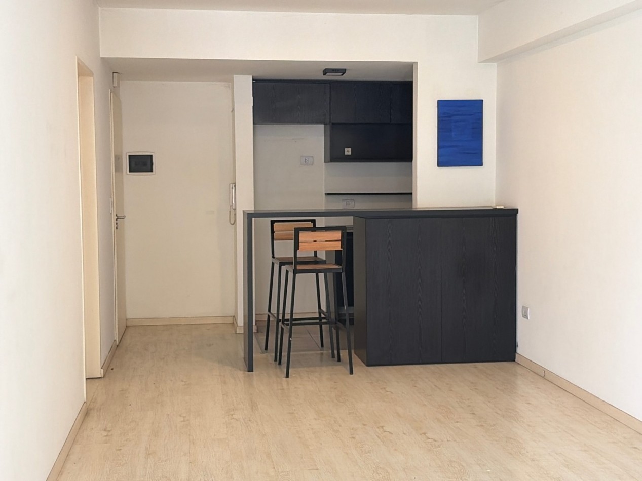 Monoambiente al frente con balcon 