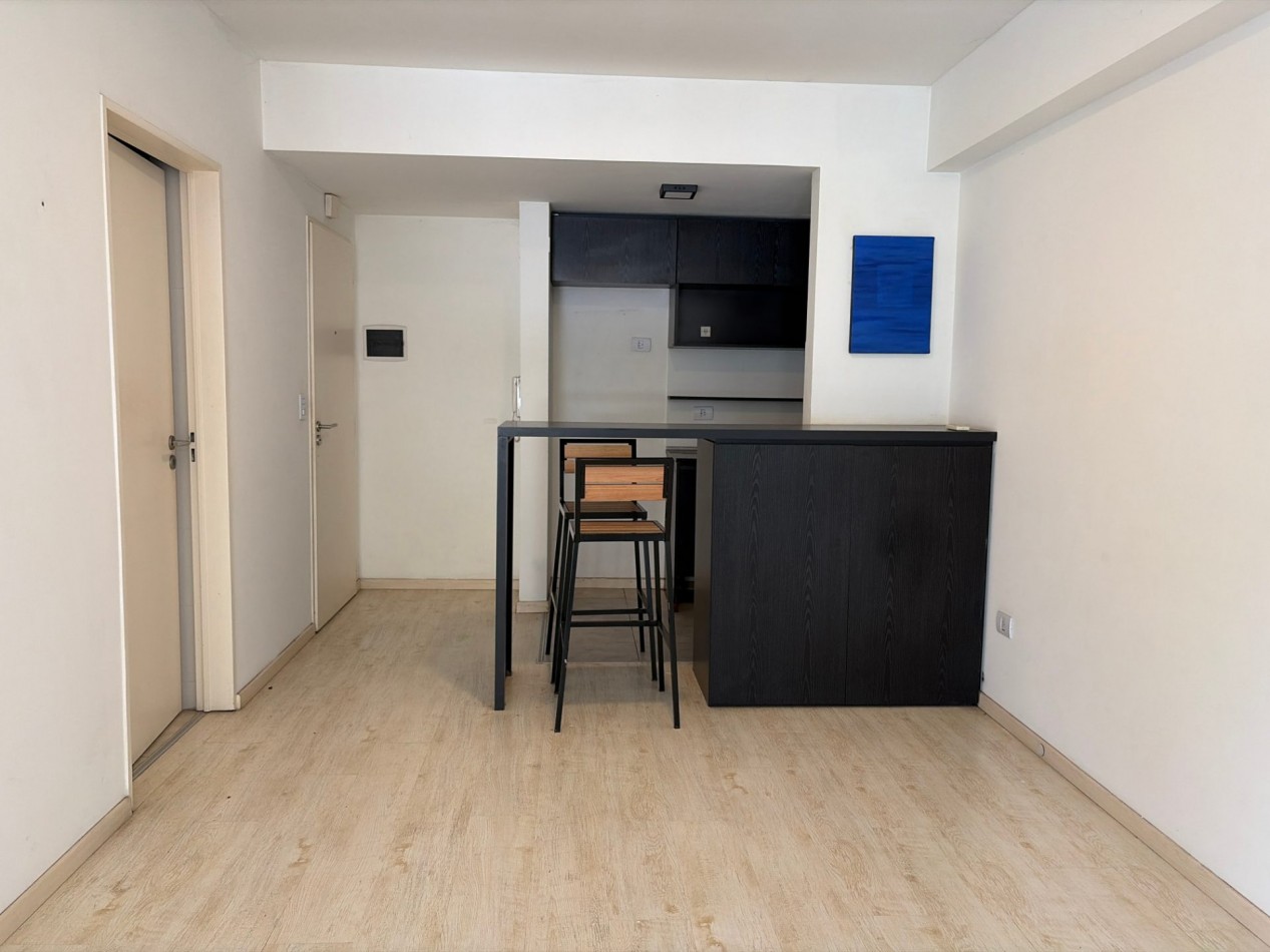 Monoambiente al frente con balcon 