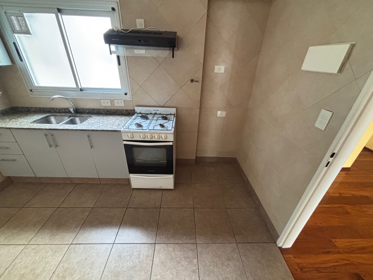 3 Ambientes + dependencia y Balcon 