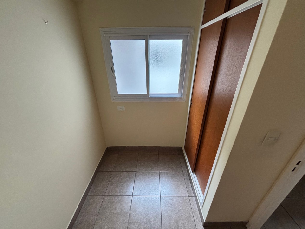 3 Ambientes + dependencia y Balcon 