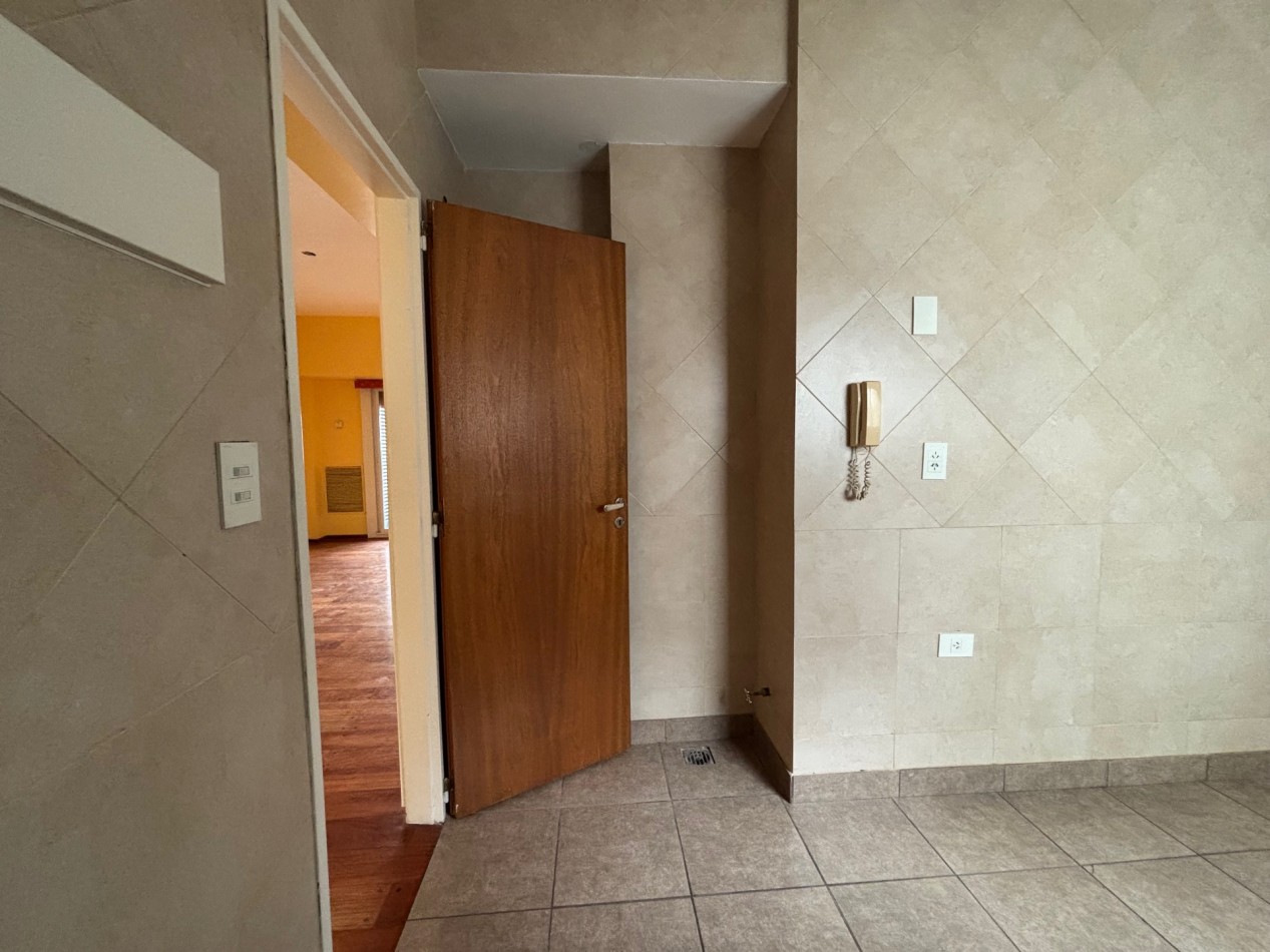 3 Ambientes + dependencia y Balcon 