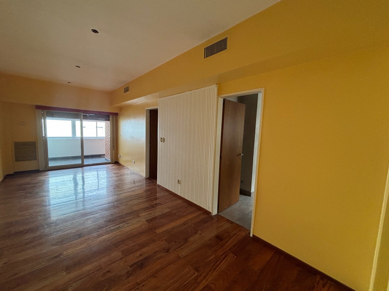 3 Ambientes + dependencia y Balcon 