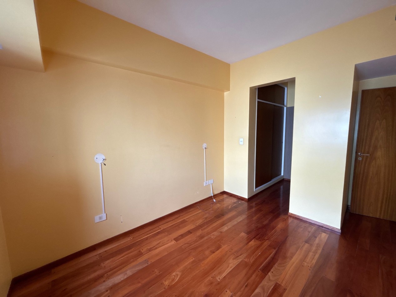 3 Ambientes + dependencia y Balcon 