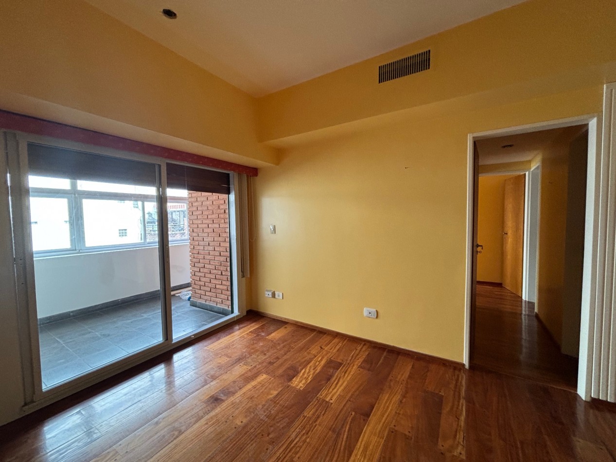 3 Ambientes + dependencia y Balcon 