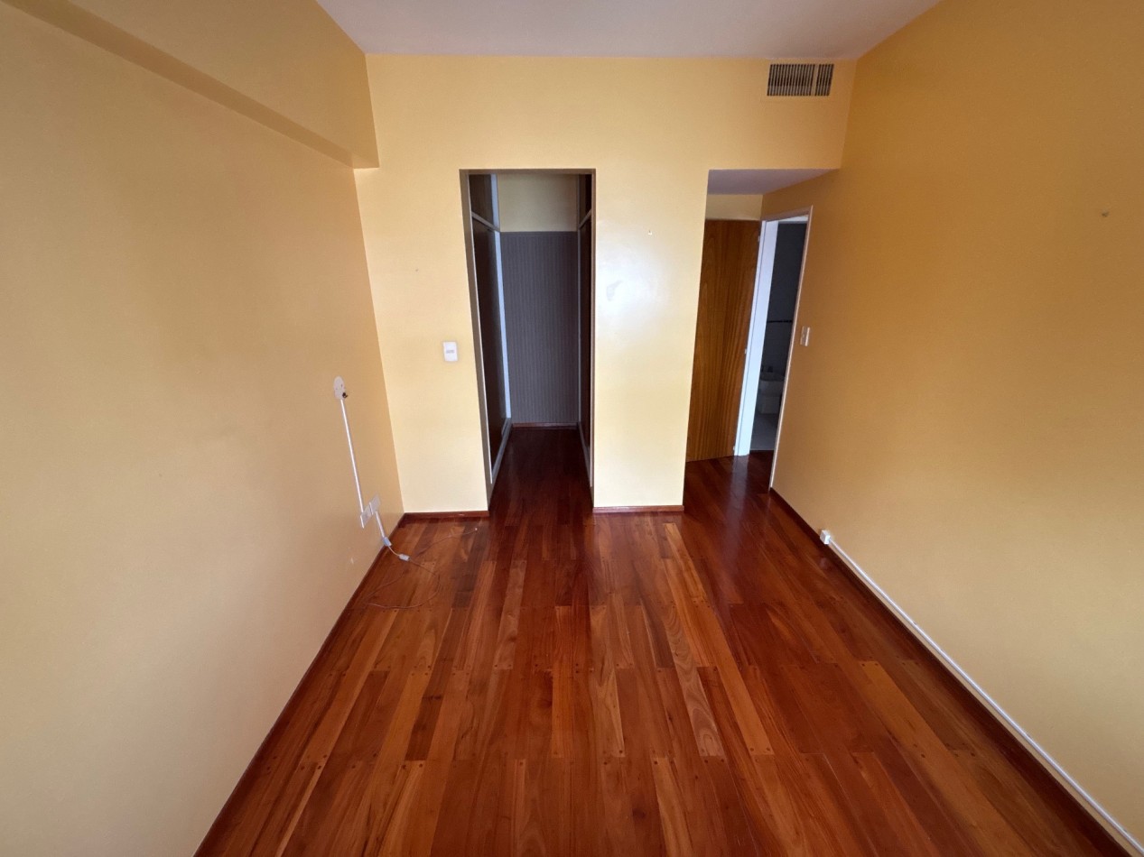 3 Ambientes + dependencia y Balcon 