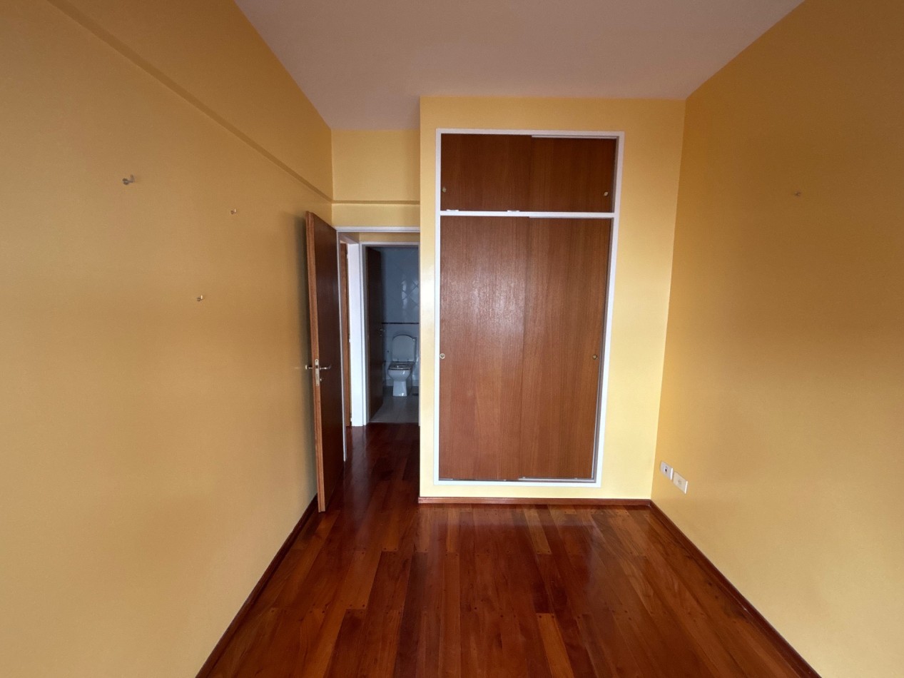 3 Ambientes + dependencia y Balcon 