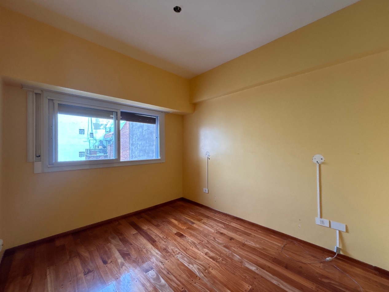3 Ambientes + dependencia y Balcon 