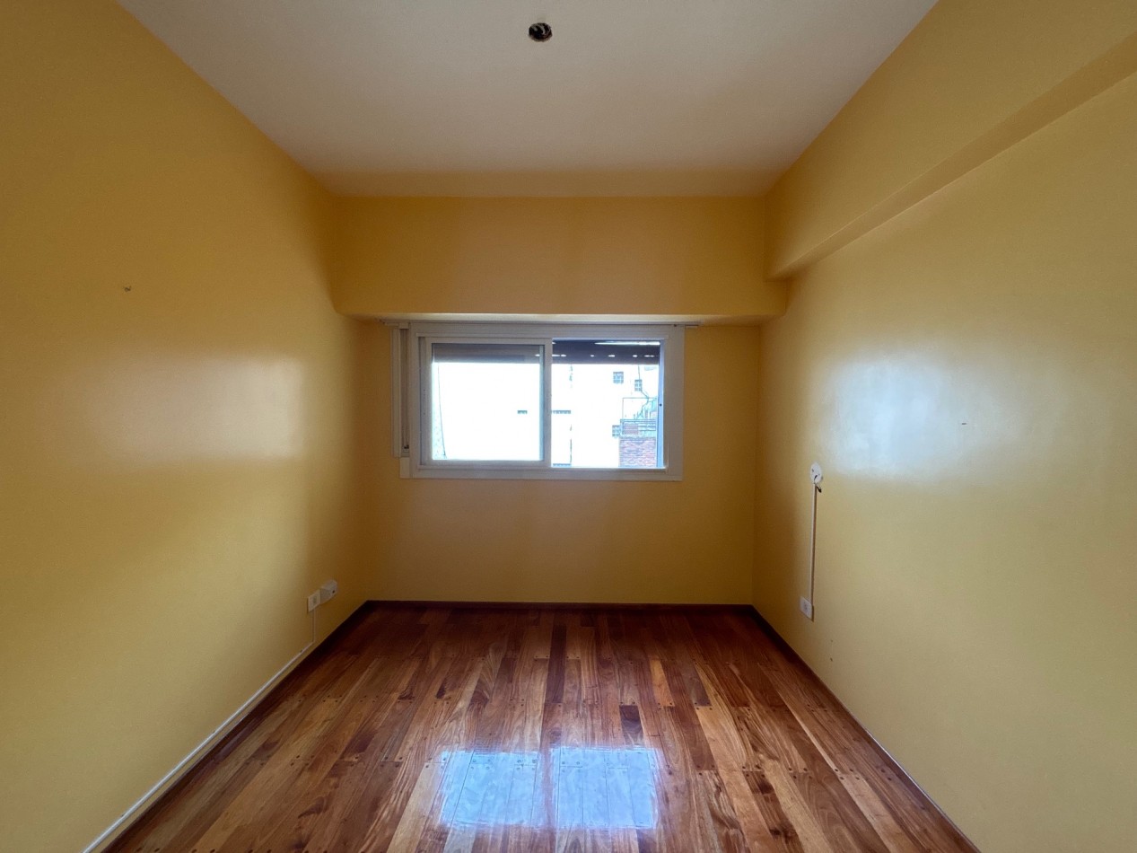 3 Ambientes + dependencia y Balcon 