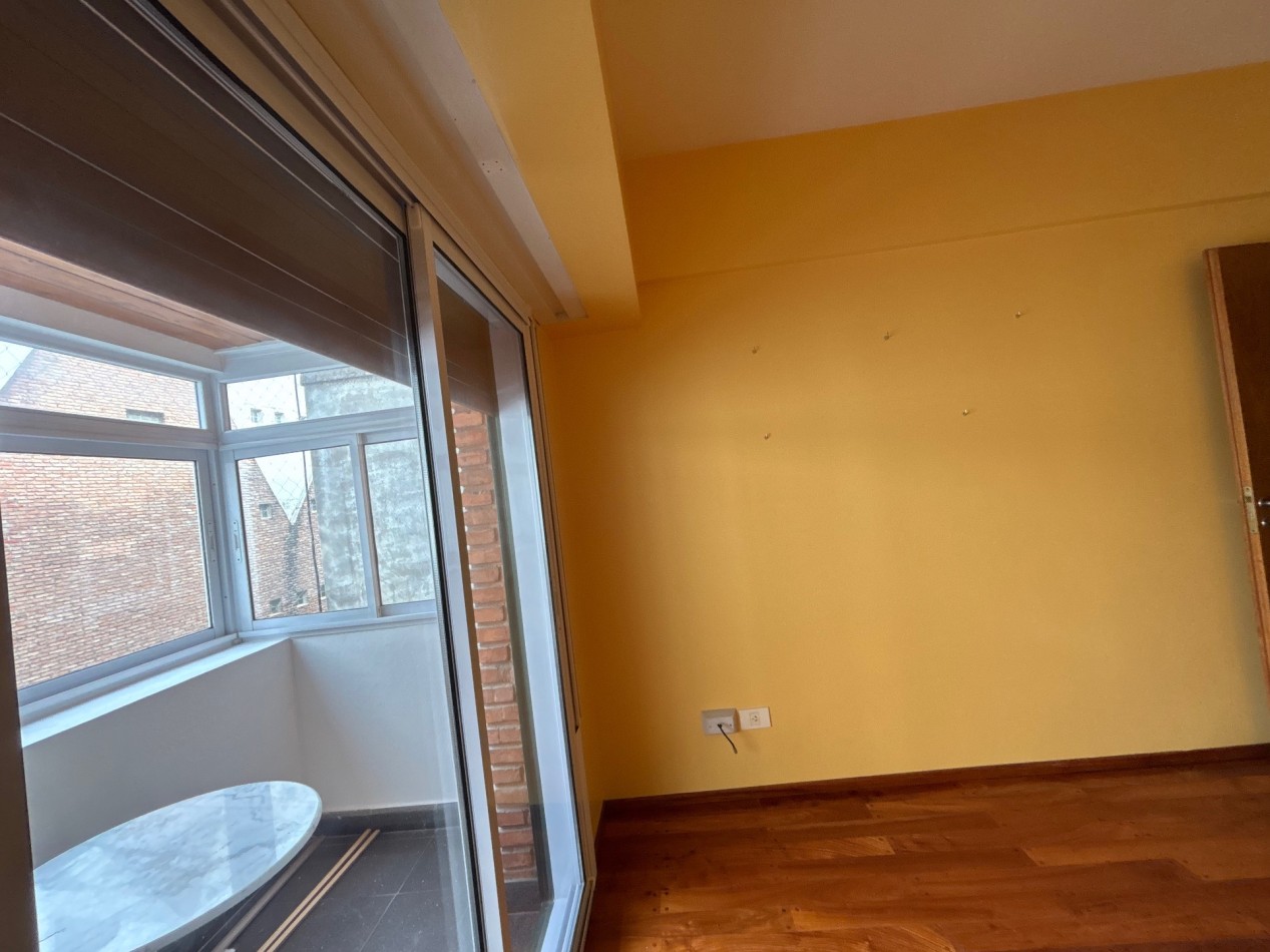 3 Ambientes + dependencia y Balcon 