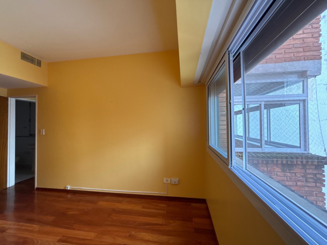 3 Ambientes + dependencia y Balcon 