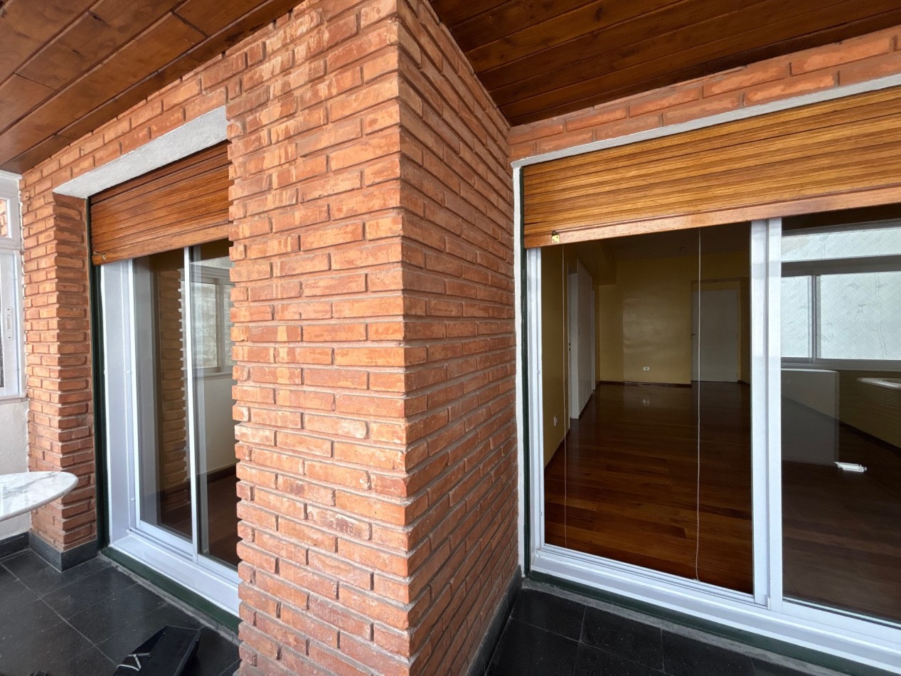 3 Ambientes + dependencia y Balcon 
