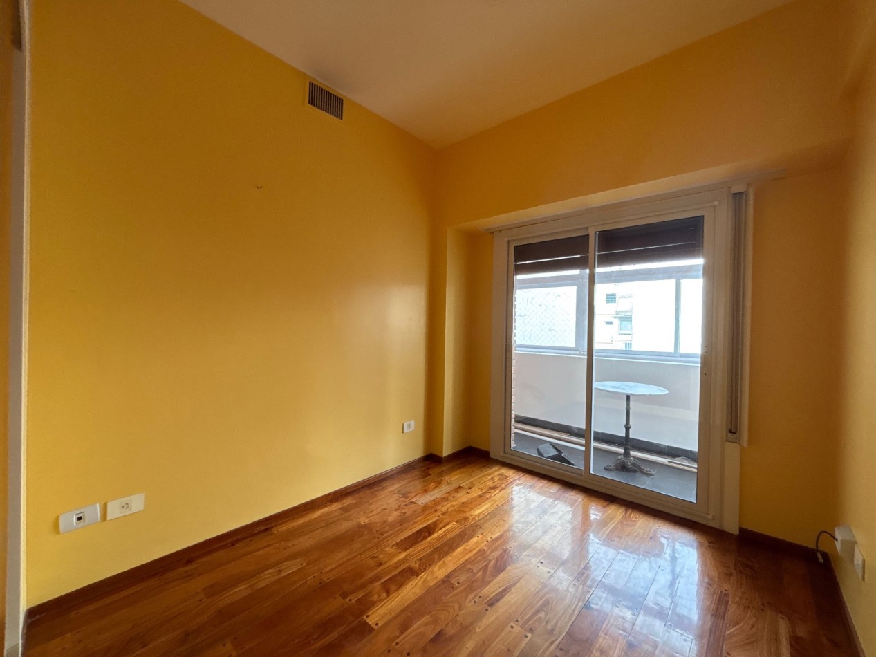3 Ambientes + dependencia y Balcon 