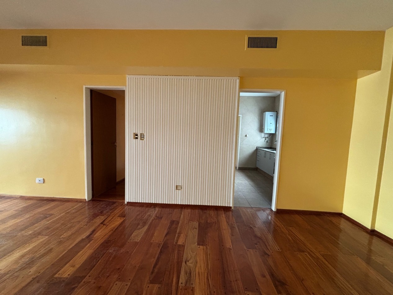 3 Ambientes + dependencia y Balcon 