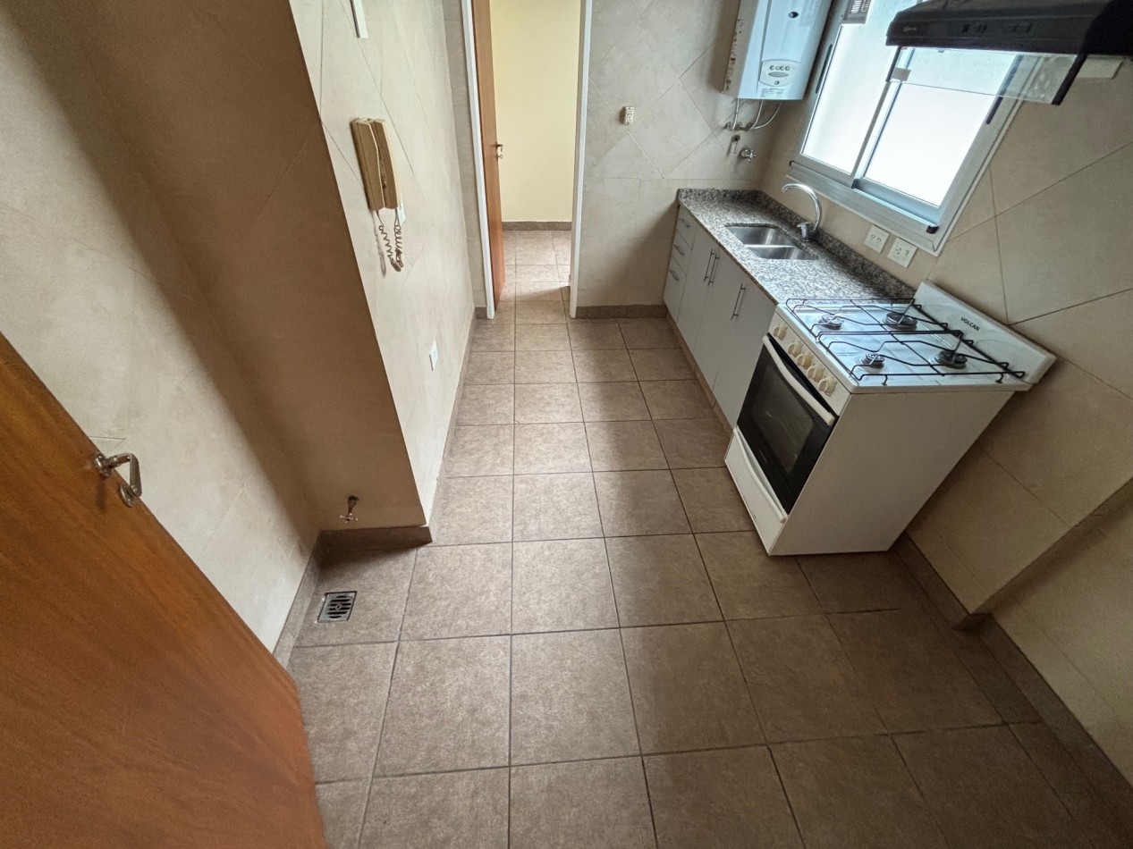 3 Ambientes + dependencia y Balcon 