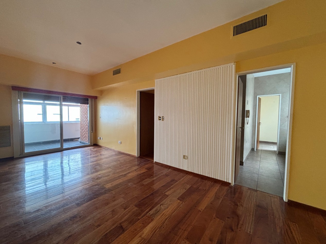 3 Ambientes + dependencia y Balcon 