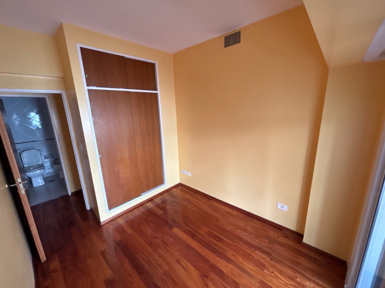 3 Ambientes + dependencia y Balcon 