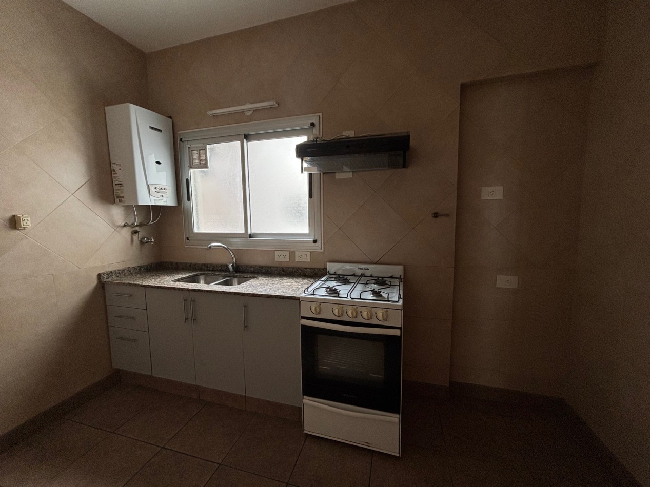 3 Ambientes + dependencia y Balcon 