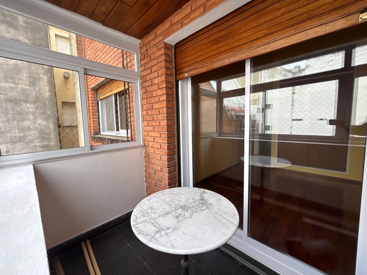 3 Ambientes + dependencia y Balcon 