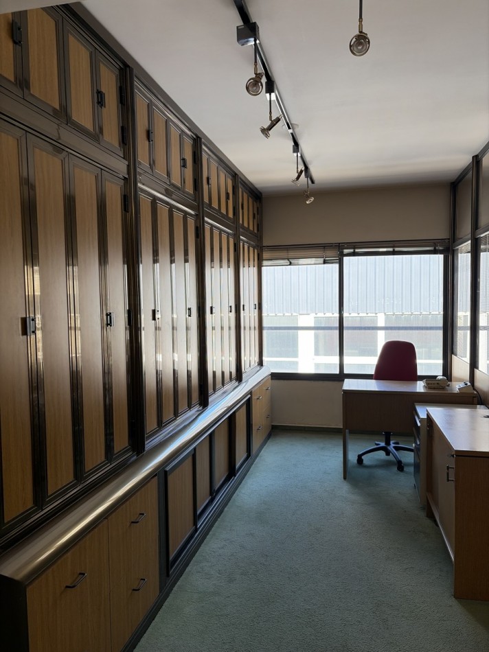 Hermosa y muy funcional oficina en venta 