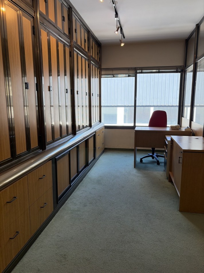 Hermosa y muy funcional oficina en venta 