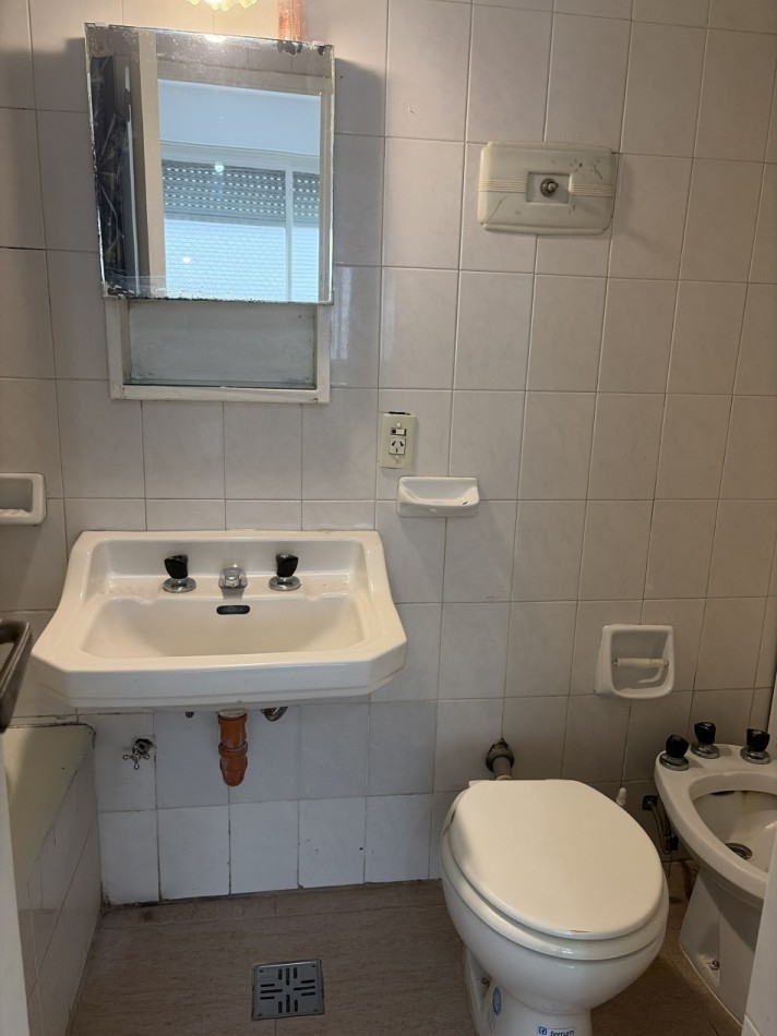 2 ambientes al lateral muy luminosos