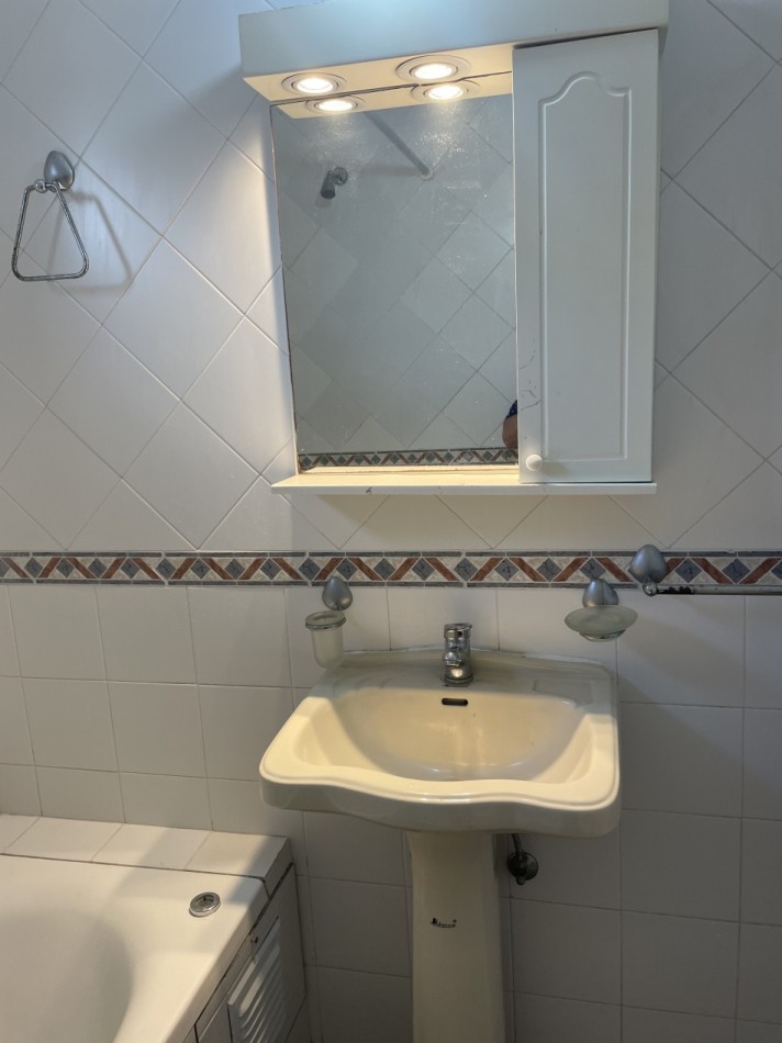 3 ambientes al frente on balcon Cochera y Baulera 