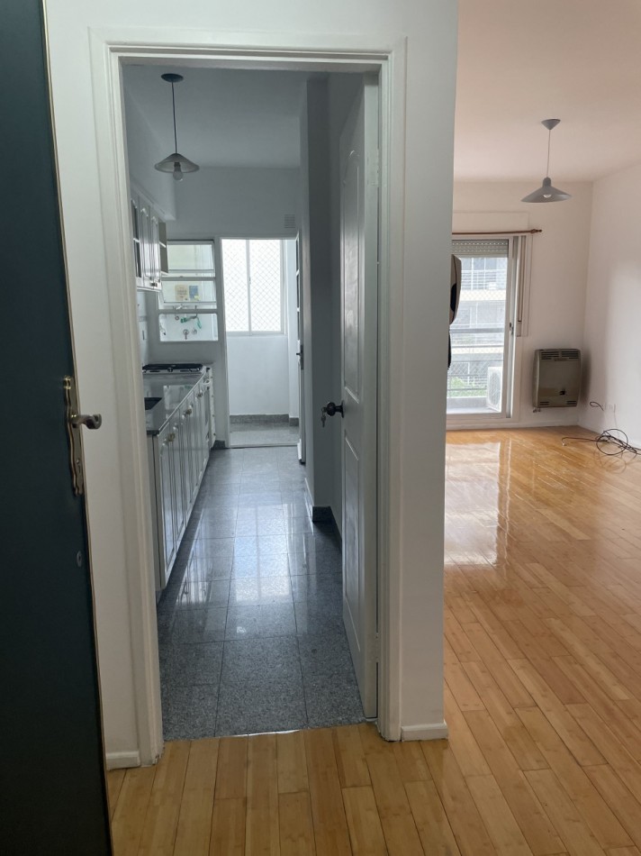 3 ambientes al frente on balcon Cochera y Baulera 