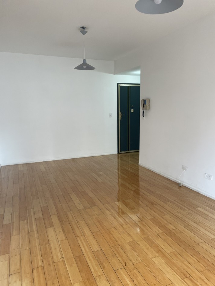 3 ambientes al frente on balcon Cochera y Baulera 