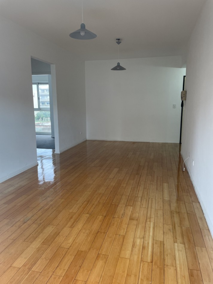 3 ambientes al frente on balcon Cochera y Baulera 