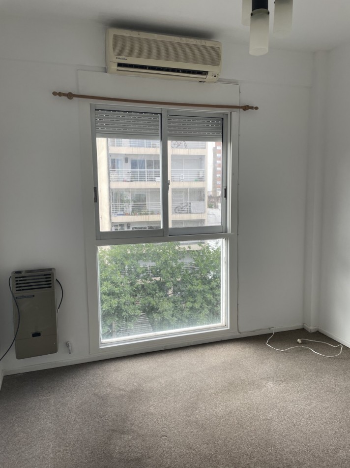 3 ambientes al frente on balcon Cochera y Baulera 