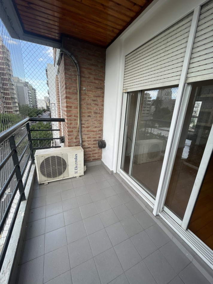 3 ambientes al frente on balcon Cochera y Baulera 