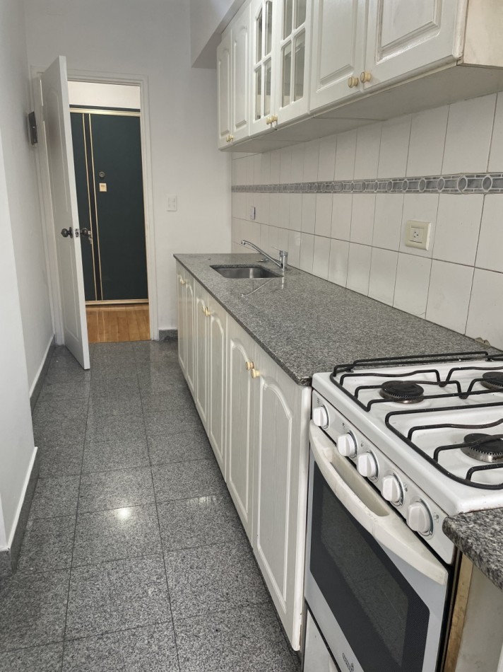 3 ambientes al frente on balcon Cochera y Baulera 