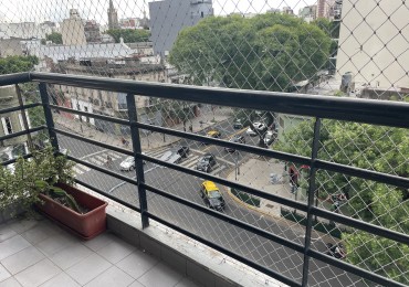 3 ambientes al frente on balcon Cochera y Baulera 